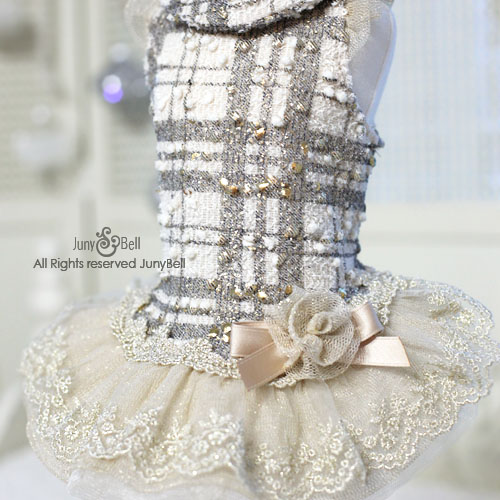 Juny Bell - Odette - What a classy and luxurious dress it is! This dress is designed with nothing but elegance for your princess. The fabric is flexible and very comfortable when it is worn. The skirt frills have gold sparkles, so it is very glittery and shiny. The handmade corsage is detachable.